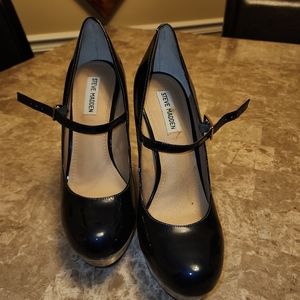 Two-tone high heels.